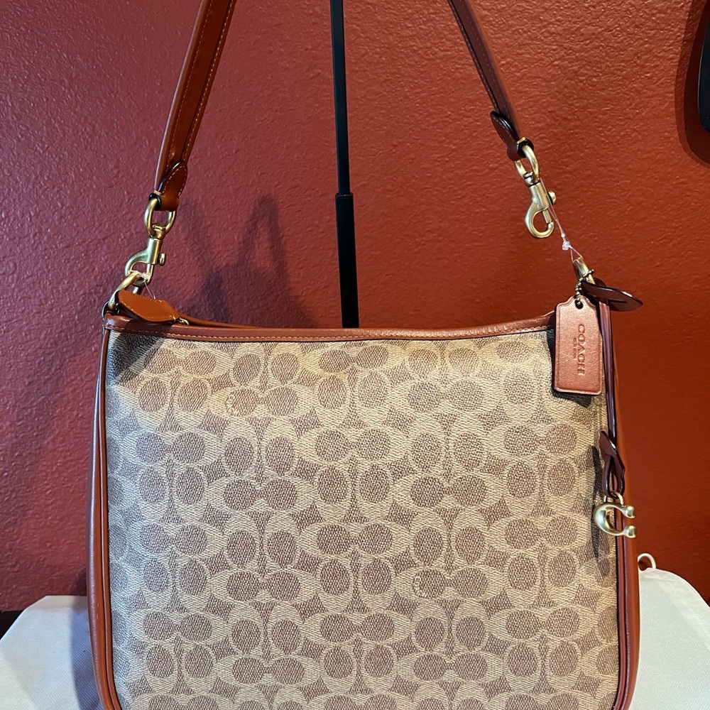 Coach Signature Cary Shoulder Bag l